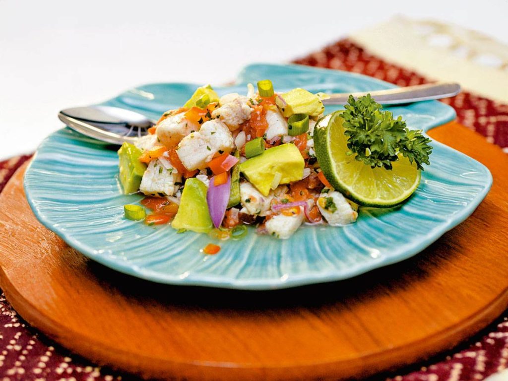 Ceviche de tilapia es un platillo fresco, ligero y lleno de textura, perfecto para quienes buscan una propuesta refrescante en temporada de calor. 