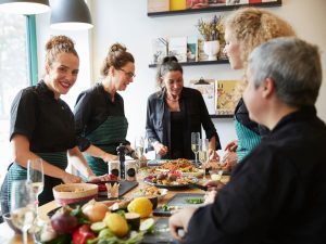 Compartir la mesa sin pantallas fortalece vínculos y multiplica la alegría cotidiana.