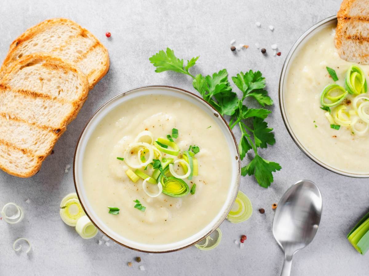 Sopas cremosas y reconfortantes, ideales para disfrutar en casa durante los días de bajas temperaturas y compartir sabores caseros que abrigan el cuerpo.