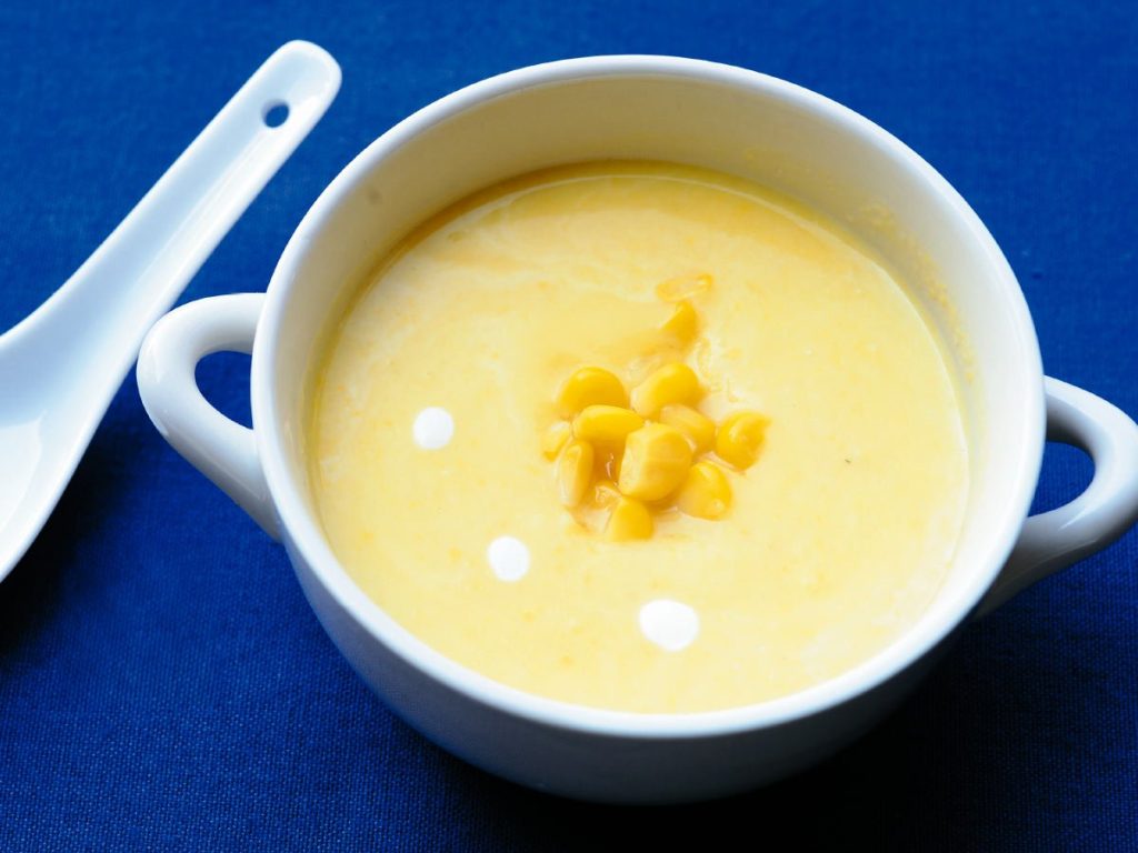 Crema de elote Suave, cremosa y con un toque dulce natural, esta crema de elote es perfecta para reconfortar el cuerpo durante los días fríos.