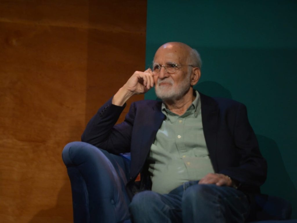 Roberto Salomón, director del Teatro Luis Poma, destacó el reto artístico que implica llevar comedia de alta precisión al escenario. Fotografía/ Jorge Reyes