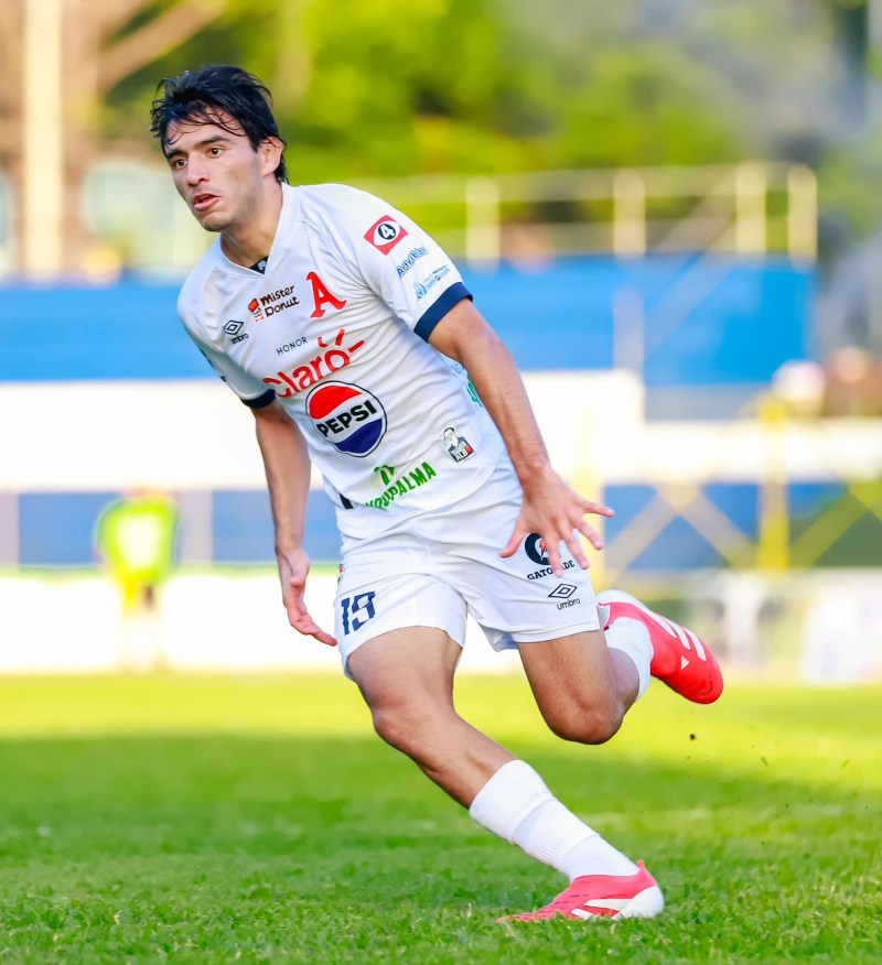El mediocampista Andrés Hernández, durante un partido con Alianza FC en la Primera División salvadoreña. / Foto cortesía Alianza FC