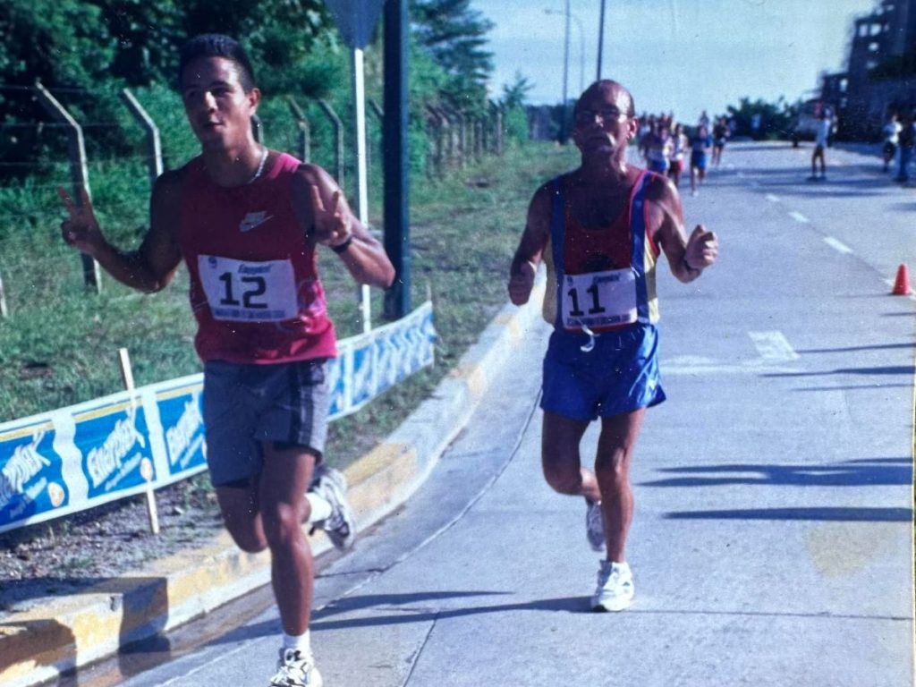 Por años, Billy Calderón y el doctor Jaime Herrera convirtieron avenidas como la Olímpica y la Jerusalén en su pista de entrenamiento habitual. Fotografía/ Instagram Billy Calderón