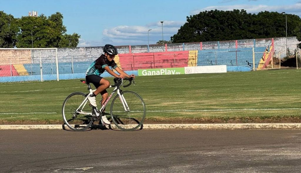 Ciclismo en el estadio Óscar Quiteño con Contreras Cycling Academy. Foto Cortesía