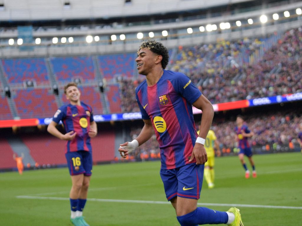 Lamine Yamal celebra su triplete con el Barcelona ante el Villareal. Foto AFP