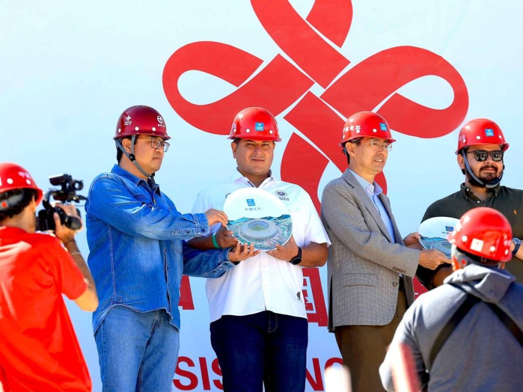 La empresa China State Construction presentó esta mañana la finalización de la estructura metálica del graderío del Estadio Nacional El Salvador. Foto Cortesía INDES