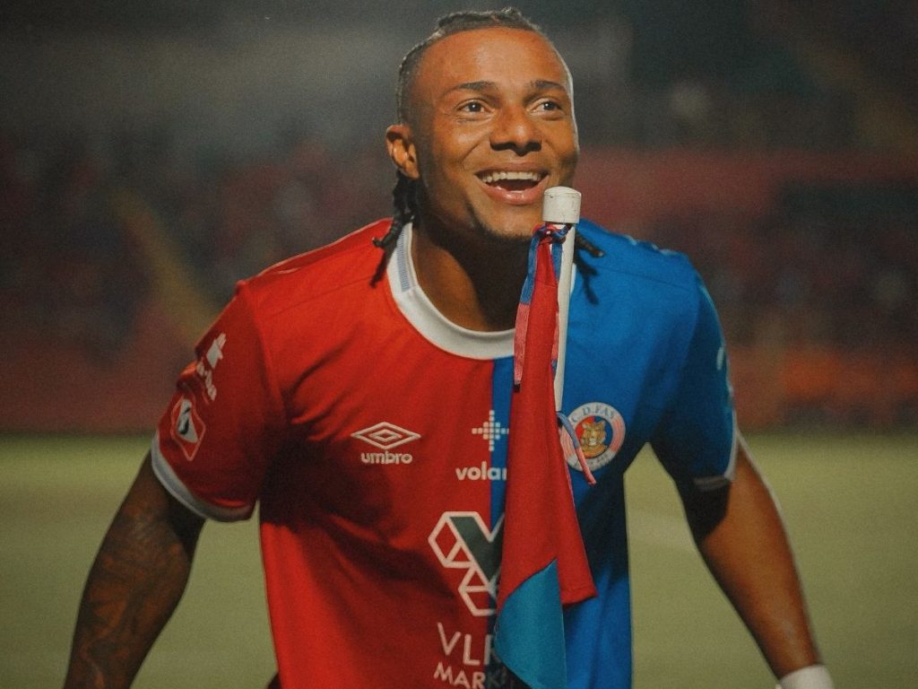 Medrano celebra el segundo gol de FAS a Firpo. Foto X FAS