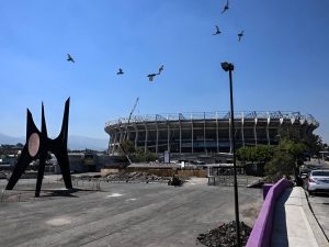 Estadio Azteca, que se encuentra en remodelación para albergar la ceremonia inaugural de la próxima Copa Mundial de la FIFA