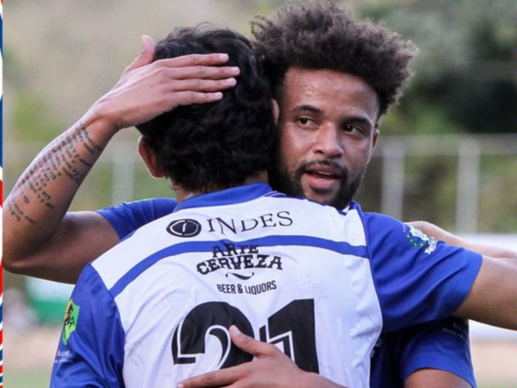 Firpo celebrando la victoria ante Sensuntepeque que después sería quitada por alineación indebida. Foto X Firpo