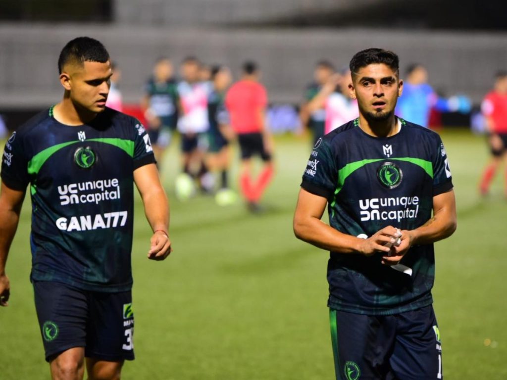 Emerson Mauricio y Jairo Henr´íquez tras el emapate. Foto elsalvador.com