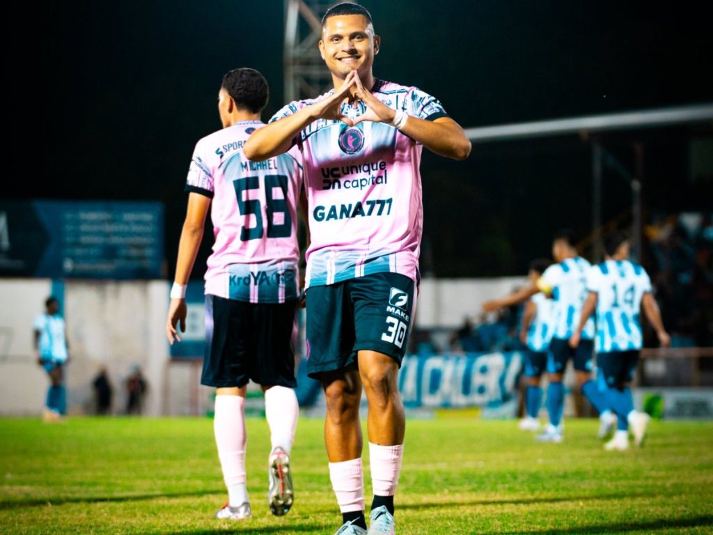 Emerson Mauricio celebra su hattrick con el Inter FA ante el Metapán. Foto X Inter FA