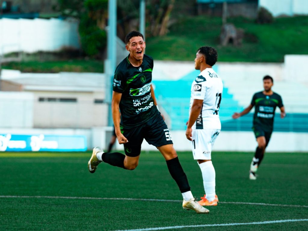 Michael Umaña, de Inter FA, celebra su gol ante el Hércules. Foto X Inter FA