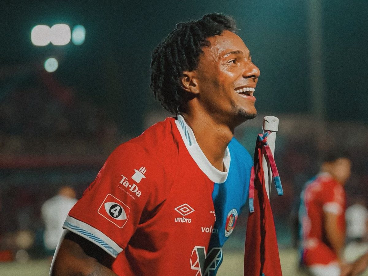 Edgard Medrano celebra su gol con FAS ante Alianza. Foto X FAS