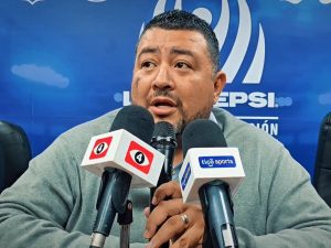 René Ayala, presidente de la Primera División, durante la reunión de Junta Directiva donde se abordaron temas administrativos y deportivos.