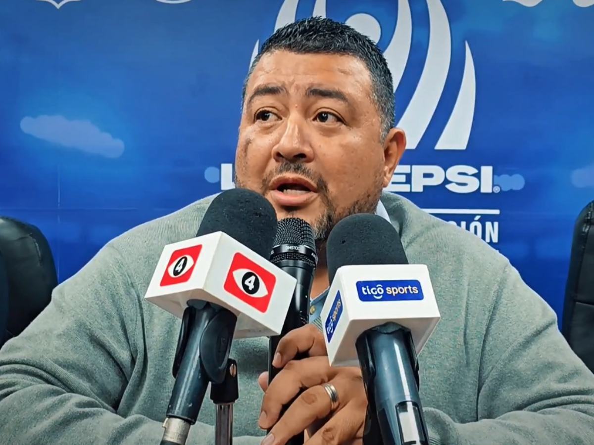 René Ayala, presidente de la Primera División, durante la reunión de Junta Directiva donde se abordaron temas administrativos y deportivos.