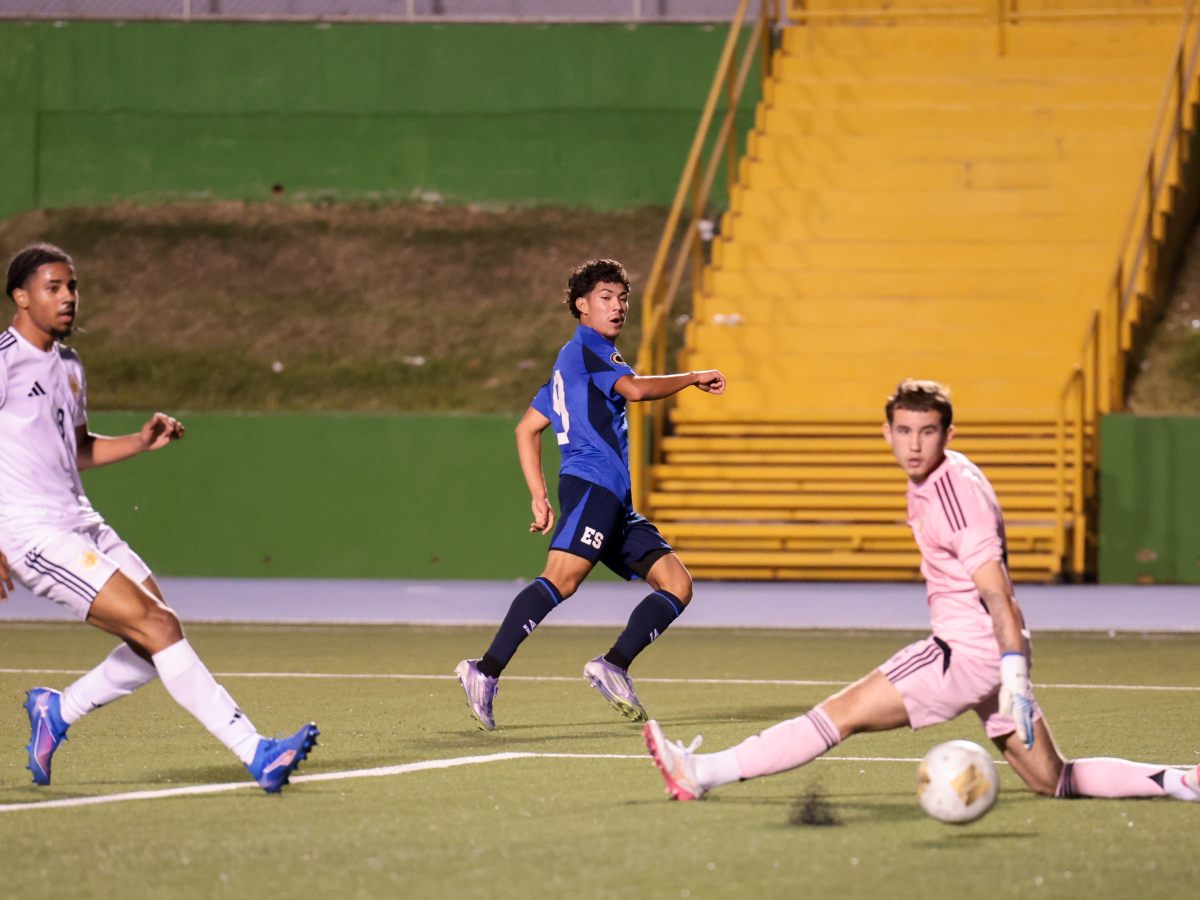 Andrew Sorto anotando contra Curazao. Foto Cortesía FESFUT