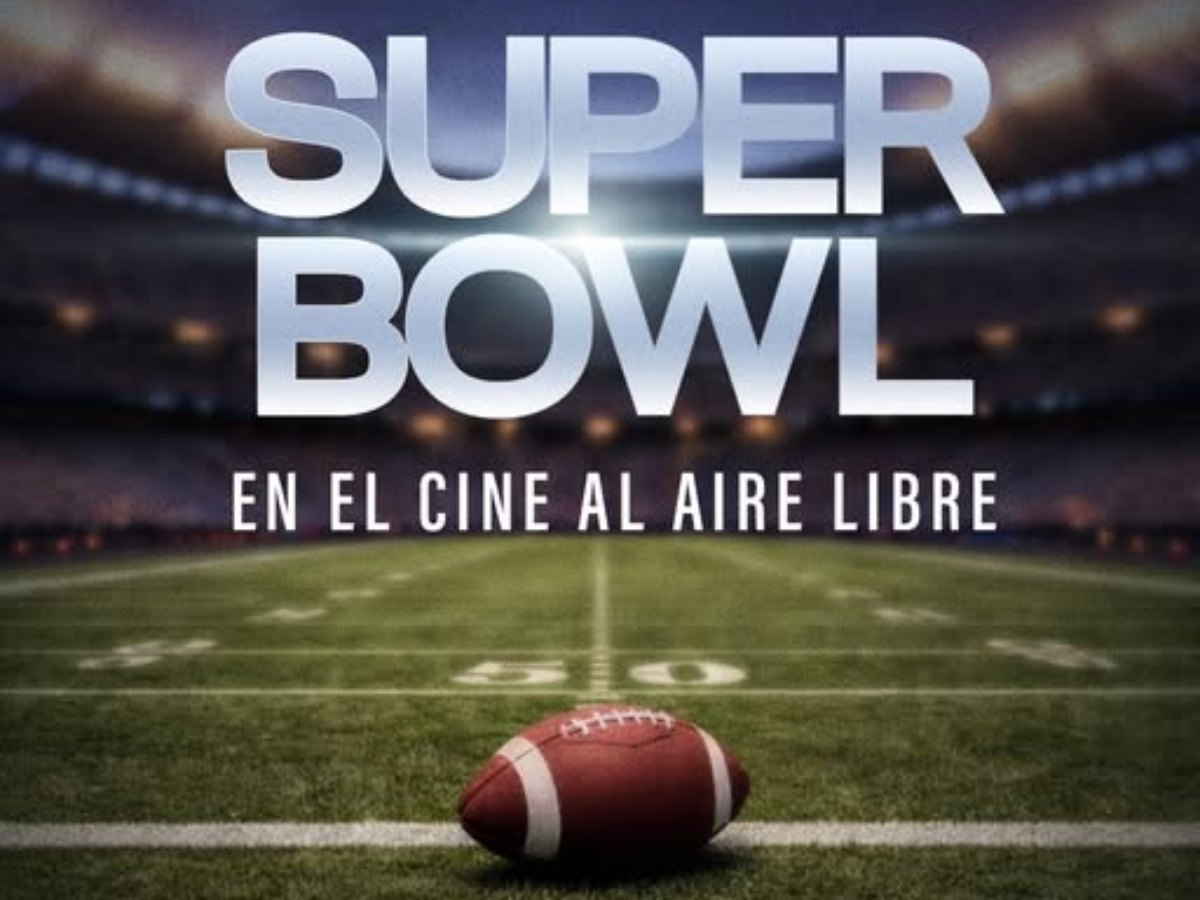 Super Bowl en el cine al aire libre. Foto FB Secretaría de Prensa