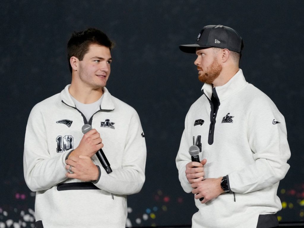 Drake Maye, mariscal de los Pats, y Sam Darnold, mariscal de los Seahawks, jugarán en el Super Bowl. Foto AFP