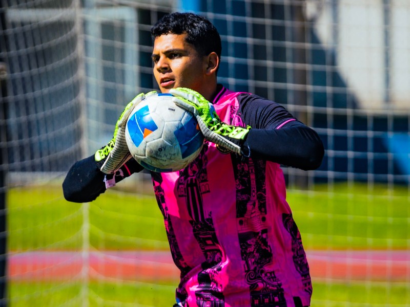 Sergio "Purdy" Sibrián, arquero del Inter FA y que según su presidente, José Ortiz, jugó un factor clave para convencer a otros futbolistas de sumarse al equipo. / Foto X de Inter FA