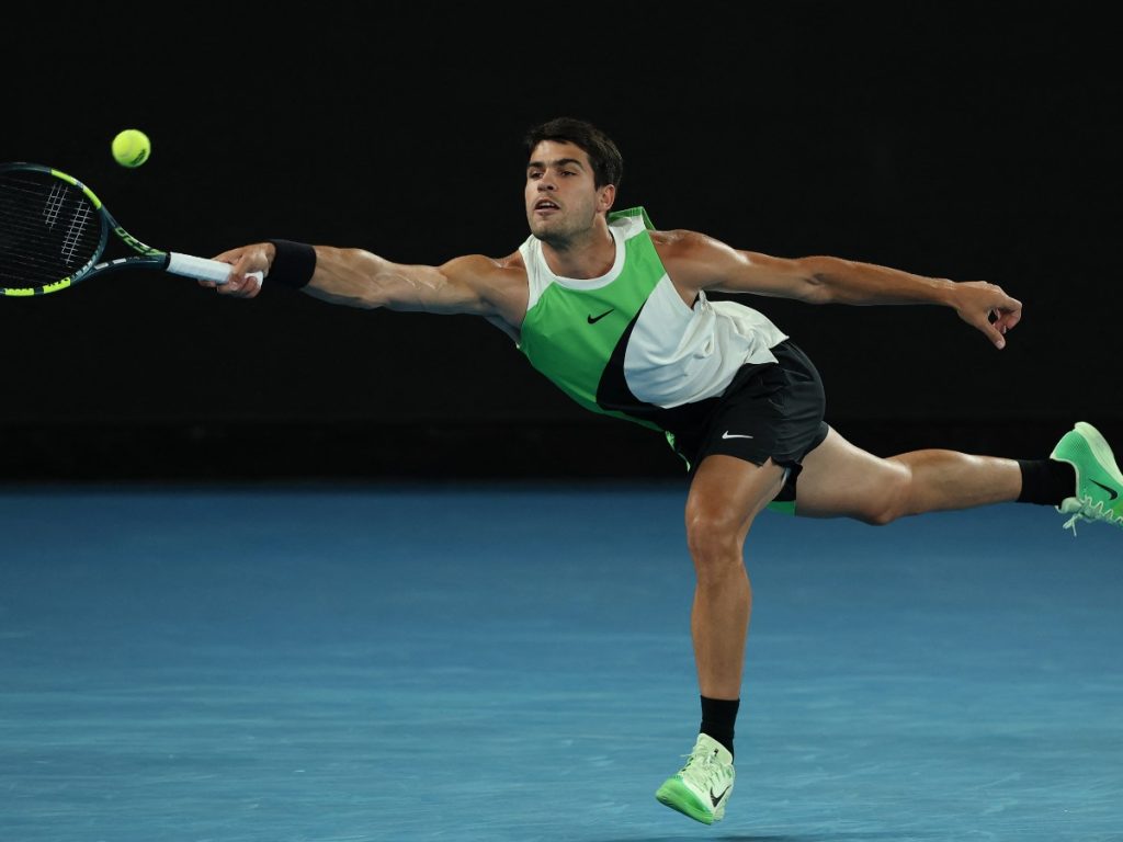 Carlos Alcaraz durante la final del Australian 0pen contra Novak Djokovic. Foto AFP