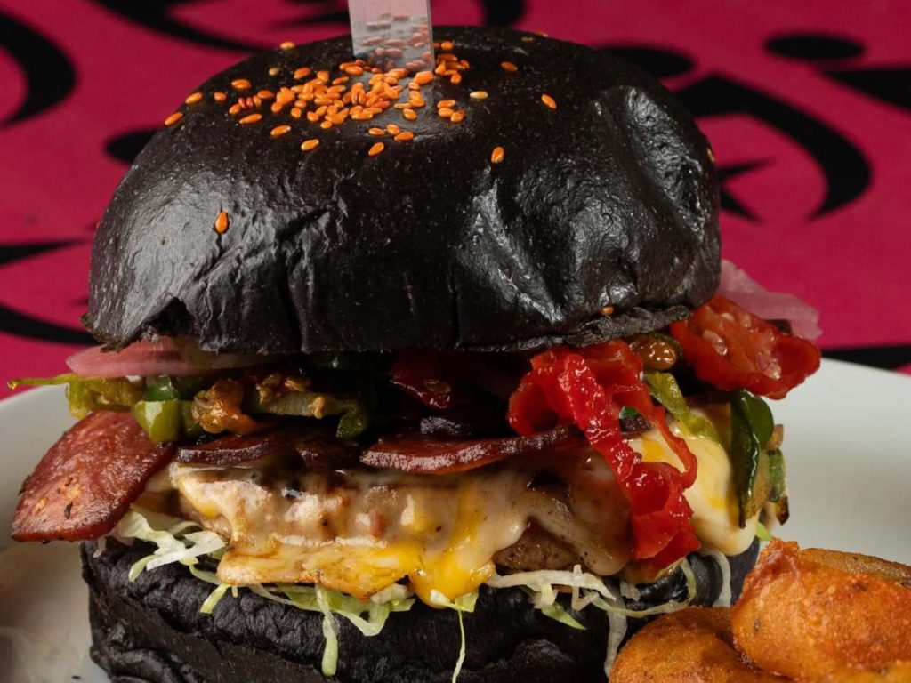 El restaurante elaboraba su propio pan y menú artesanal como parte del aprendizaje práctico que recibían los jóvenes dentro del programa culinario.