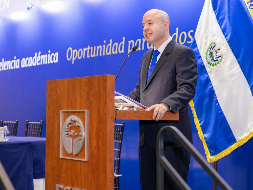 La ceremonia de bienvenida marcó el inicio del año académico 2026 en la Escuela Superior de Economía y Negocios.