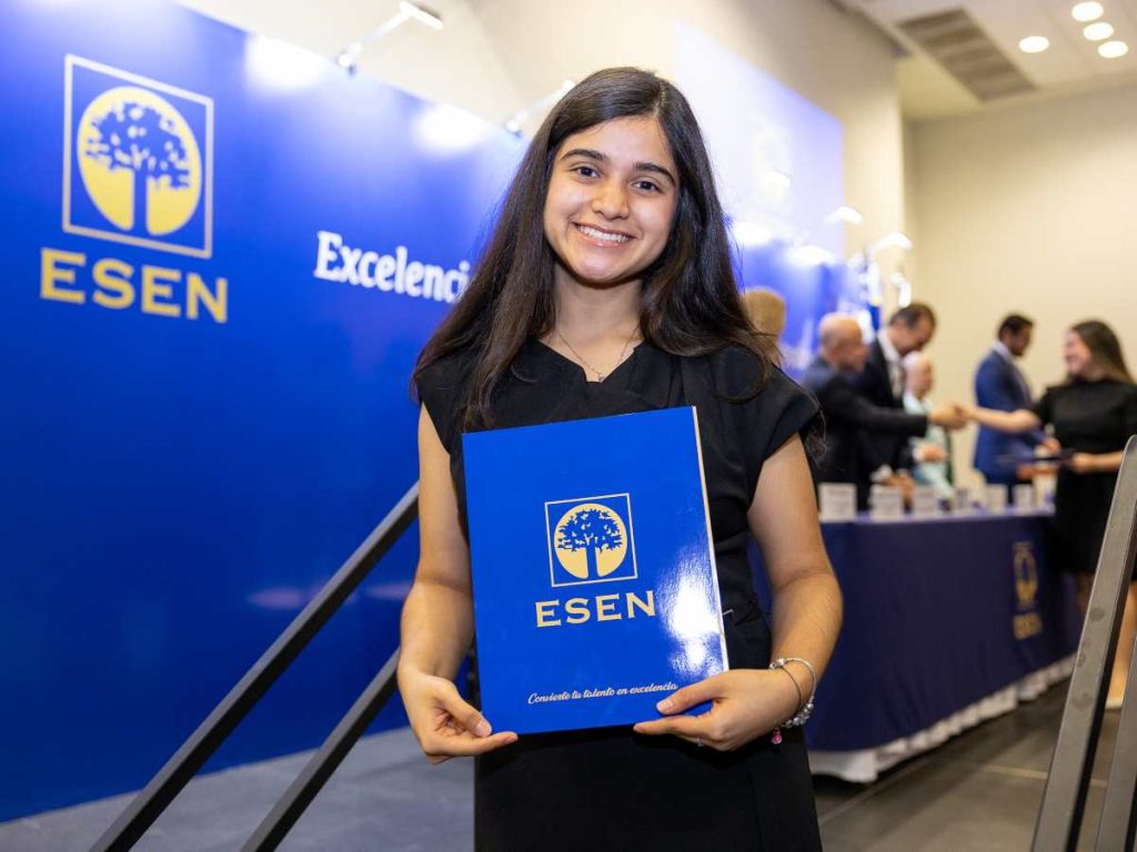 Las becas otorgadas buscan facilitar la continuidad de estudios superiores en la institución