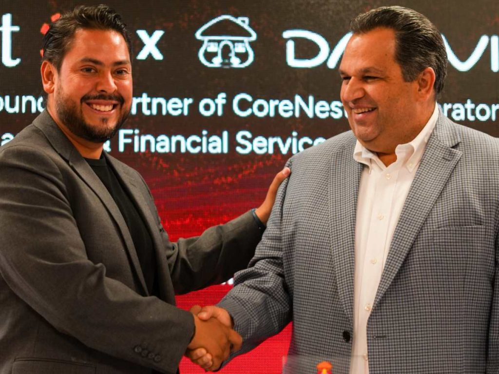 La alianza busca impulsar innovación abierta, validación de soluciones tecnológicas y desarrollo de startups FinTech en El Salvador.