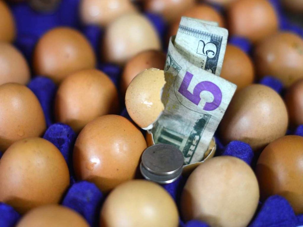 Aunque la inflación muestra una desaceleración en los indicadores oficiales, el nivel acumulado de precios mantiene bajo presión el gasto cotidiano de las familias salvadoreñas.