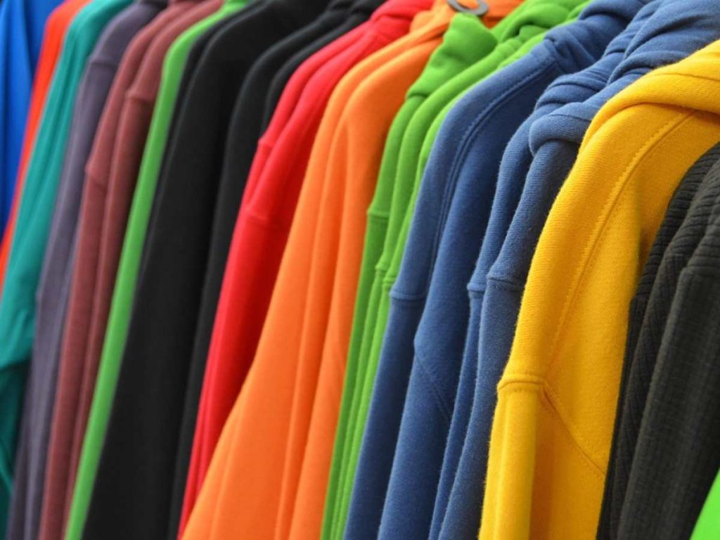 La ropa usada se ha convertido en un componente cada vez más visible dentro del consumo cotidiano de los salvadoreños.
