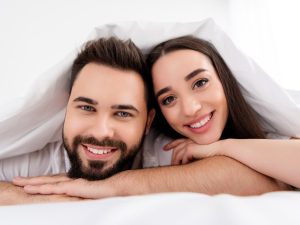 Dormir bien en pareja fortalece el vínculo y el estado de ánimo; pequeños acuerdos nocturnos pueden marcar una gran diferencia diaria.
