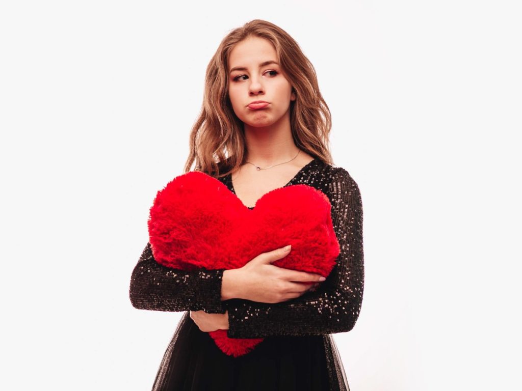 No es falta de amor, es elegir desde la carencia. Cuando buscas que te salven, el vínculo pesa más de lo que sana.