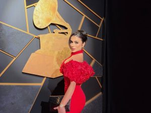 entretenimiento-andrea-aguilar-salvadorena-en-los-grammys-2026