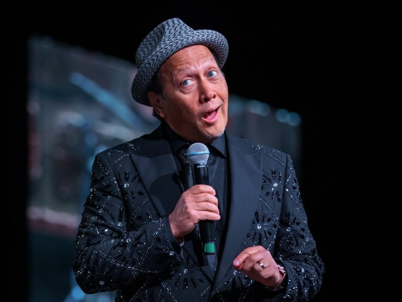 Rob Schneider confirmó a través de su cuenta en X que visitará El Salvador en marzo y reiteró su respaldo a las políticas del presidente Nayib Bukele.