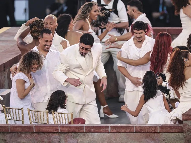 Fotografía del 08 de febrero de 2026 de la presentación del cantante puertorriqueño Bad Bunny durante su presentación en el entretiempo del Super Bowl LX. / Foto EFE