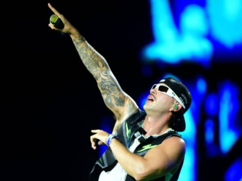 Feid asistió por primera vez a los premios Grammy en 2026, nominado a Mejor Álbum de Música Urbana por Ferxxo Vol X: Sagrado.