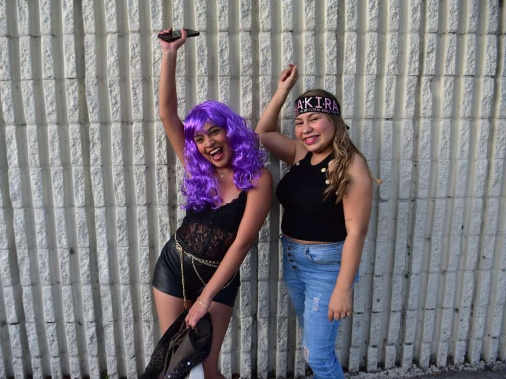 Kata Ramirez ha venido con la peluca morada y acompañada de su tía