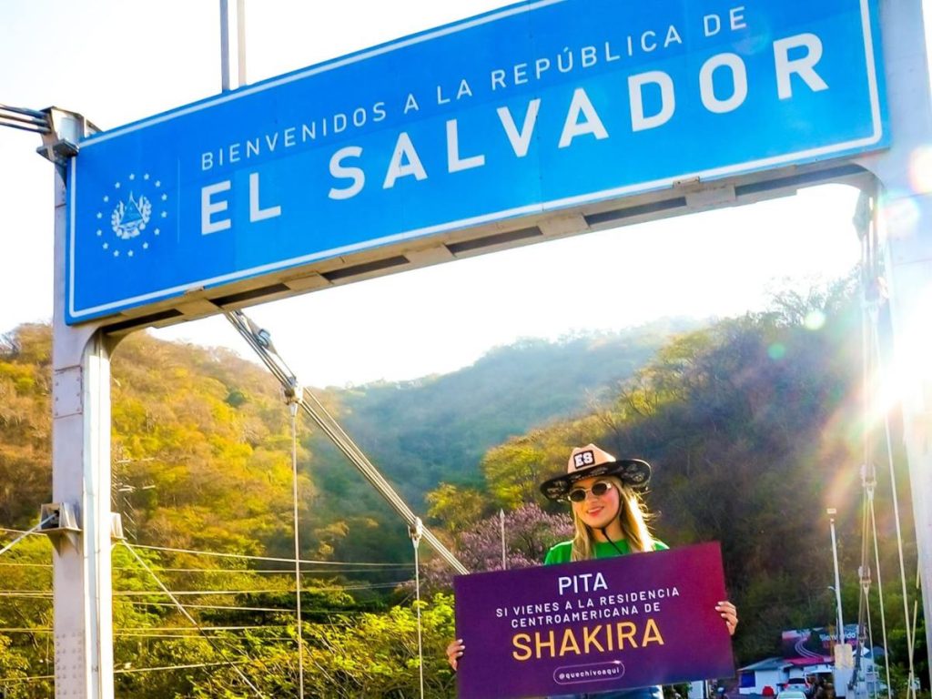 Aduanas llenas de turistas para concierto de Shakira. Foto Migración y Extranjería de El Salvador