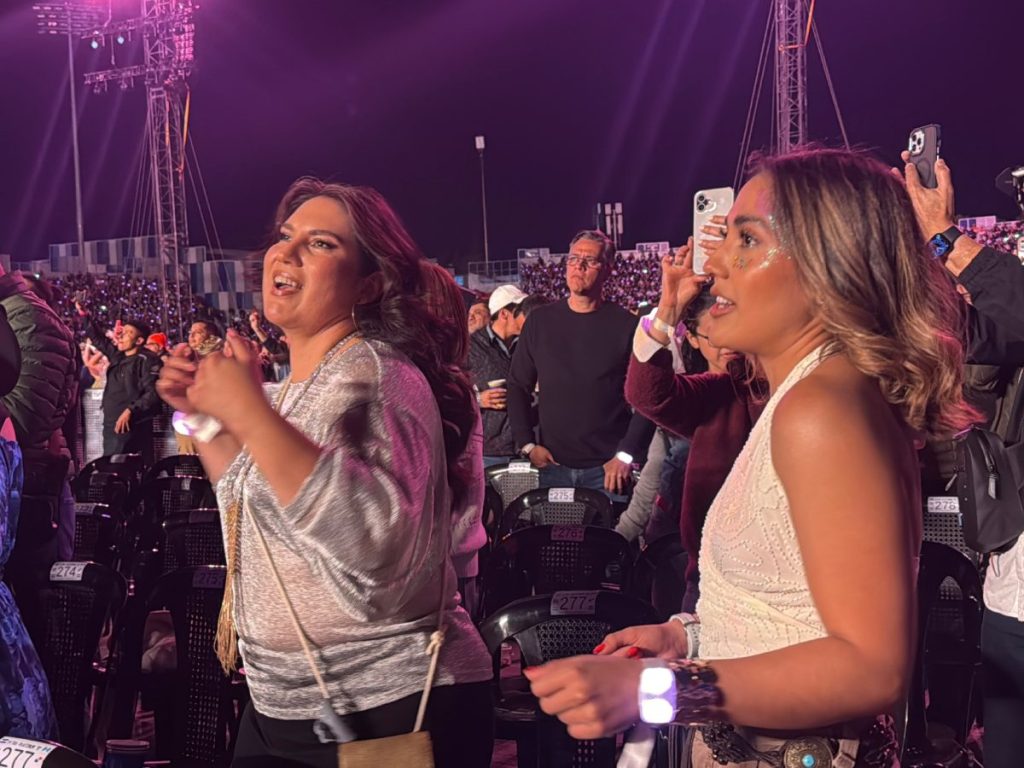 Emoción, baile y coros a todo pulmón marcaron una noche que muchos calificaron como histórica. Fotografía/ elsalvador.com