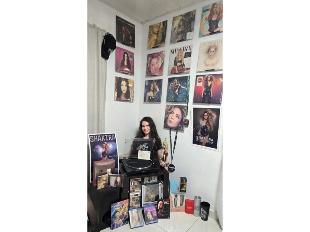 La fan conserva en su casa toda la discografía de la artista, además de recuerdos autografiados. Fotografía/ cortesía