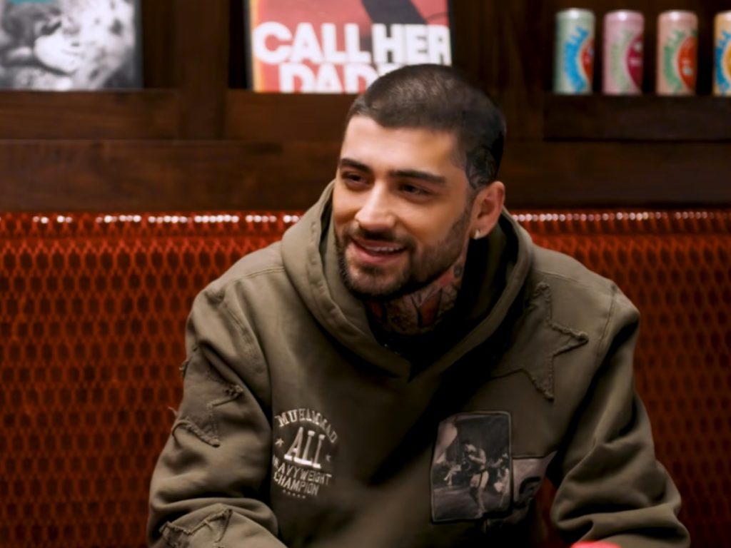 Zayn Malik habló sin rodeos sobre su relación con Gigi Hadid durante una reciente entrevista en el pódcast Call Her Daddy. Screenshot de YT