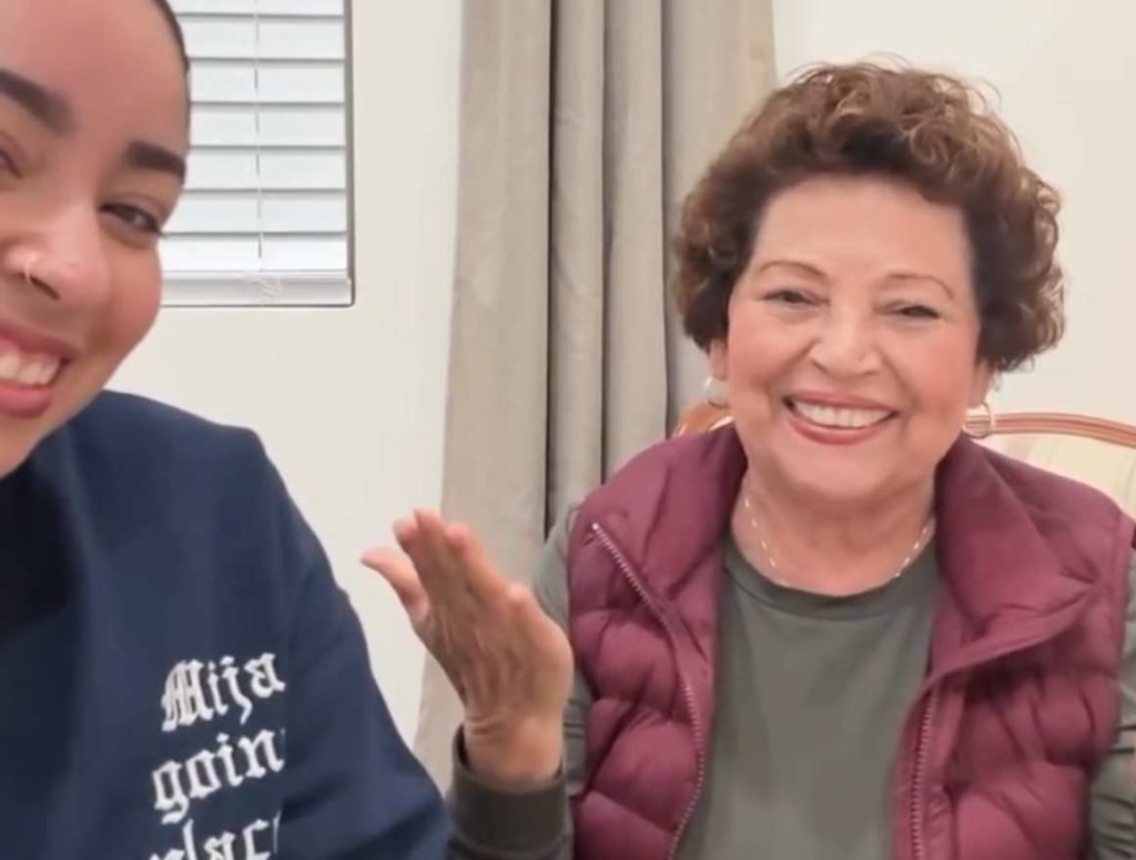 El momento se volvió viral luego de que su sobrina, Fabiola Jessica, compartiera la historia en redes sociales. Foto/ Captura de pantalla YouTube