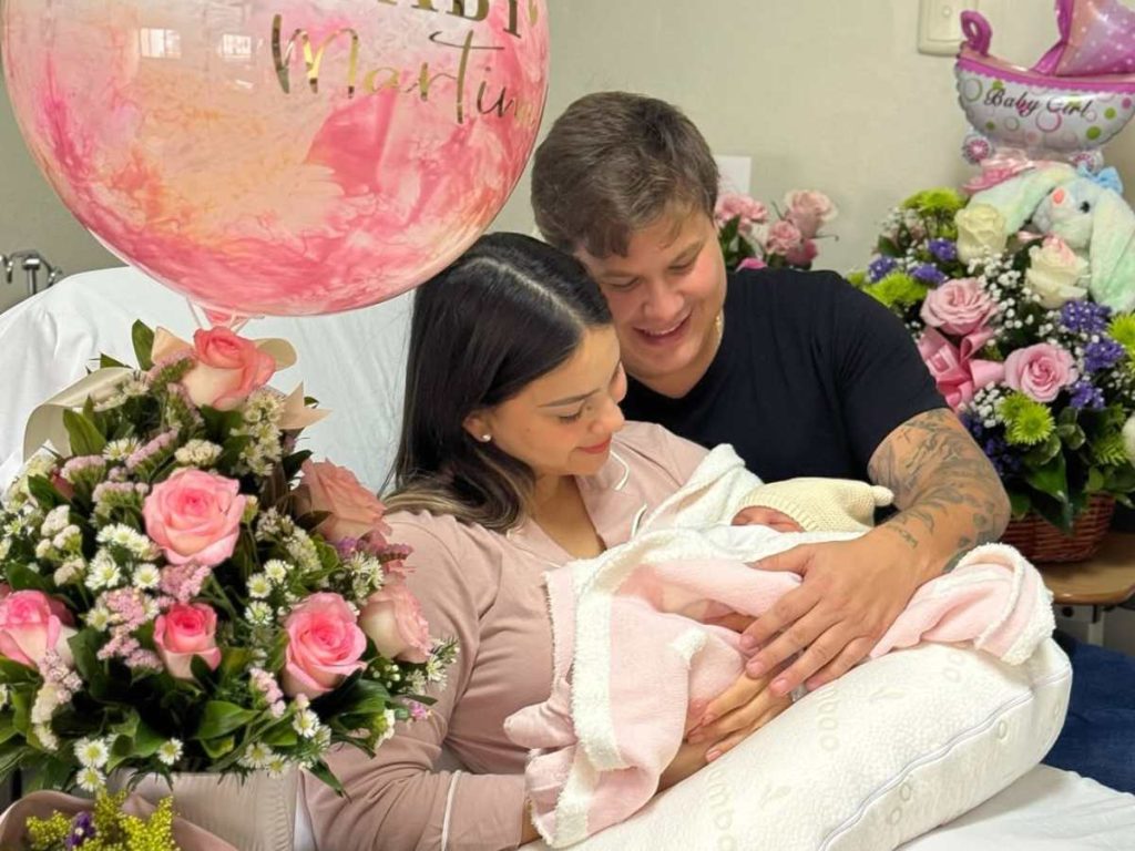 Irene Castillo sostuvo por primera vez a Martina el pasado 20 de febrero. Foto/ Instagram @irenecastillotv