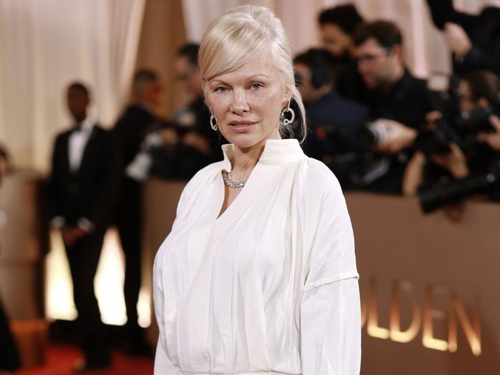 Pamela Anderson asistió a los Globos de Oro, pero abandonó la gala tras reencontrarse con Seth Rogen. Fotografía/ cortesía