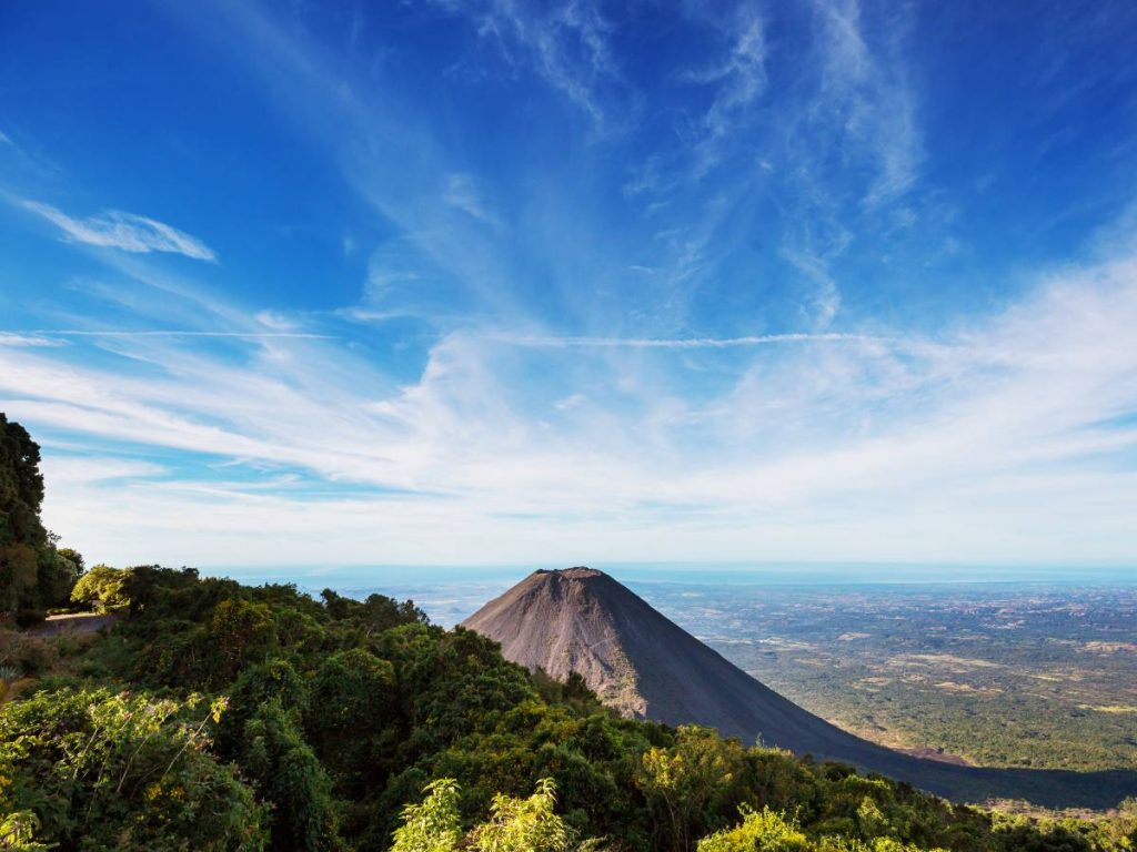 El frente frío mantiene condiciones de frío y viento en Guatemala, con mayor impacto en zonas altas, donde las autoridades piden precaución por el descenso de temperaturas.
