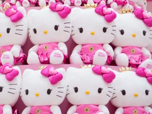 Hello Kitty inicia una nueva era tras el retiro de su histórica diseñadora y el anuncio de una transición creativa confirmada por Sanrio para 2026.