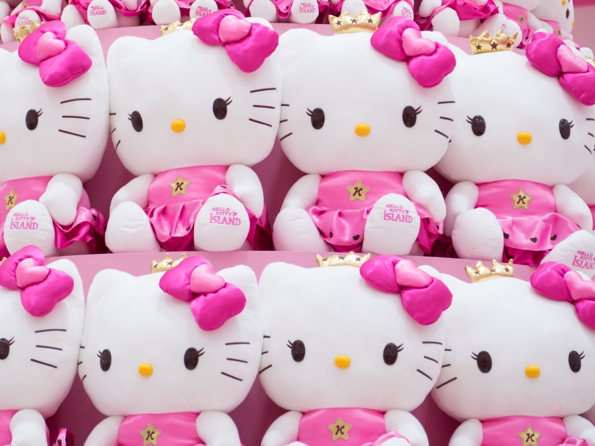 Hello Kitty inicia una nueva era tras el retiro de su histórica diseñadora y el anuncio de una transición creativa confirmada por Sanrio para 2026.