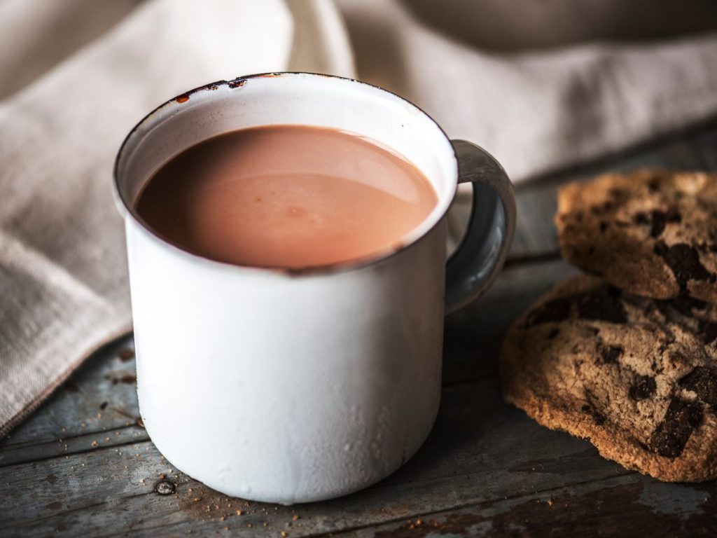 Preparado con cacao, canela y recetas tradicionales, el chocolate caliente acompaña las bajas temperaturas registradas en los últimos días.
