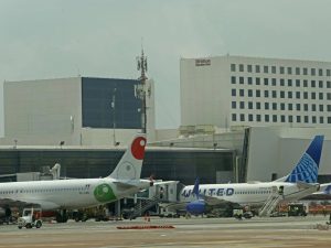 Aeropuerto de Guadalajara opera con normalidad pese a hechos violentos en Jalisco
