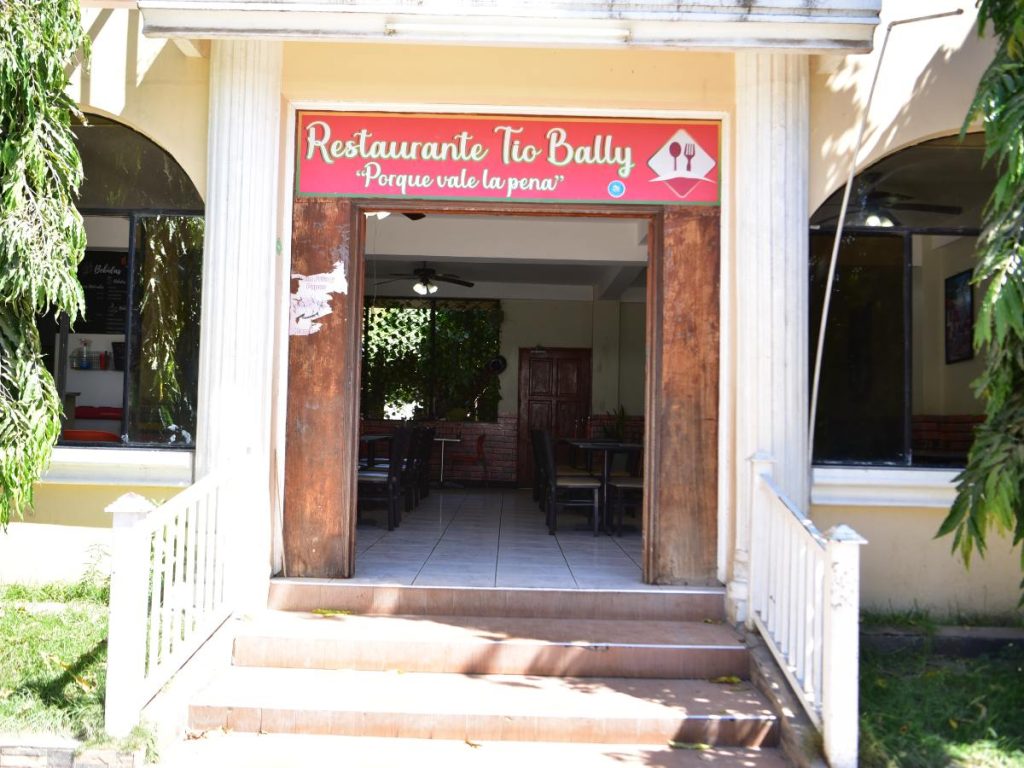 Restaurante Tío Bally en la Laguna de Olomega. Foto Miguel Lemus